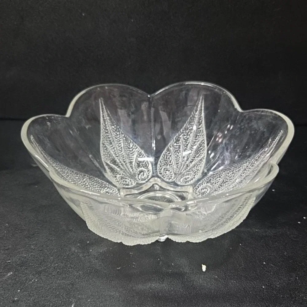 Indiana Glass‎ Clear Trinket Dish, Vintage Leaf Design Candy Bowl, Centerpiece